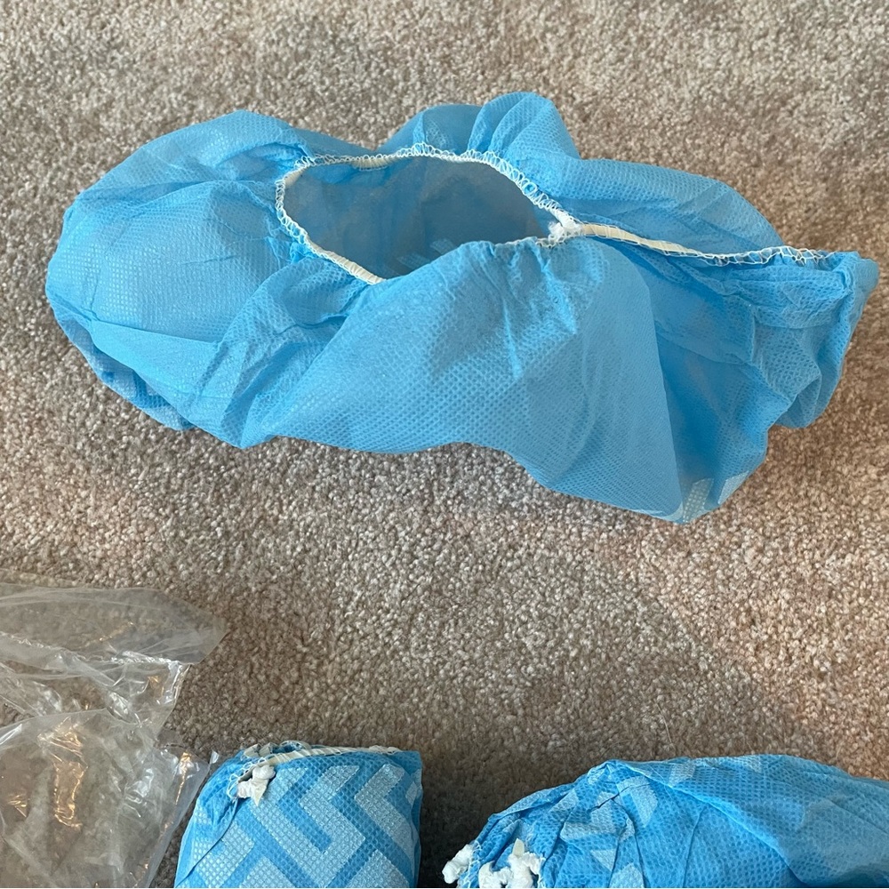 🌎🌎🌎 95 Pairs Shoe Covers for home tours, parties, open houses, etc. New!